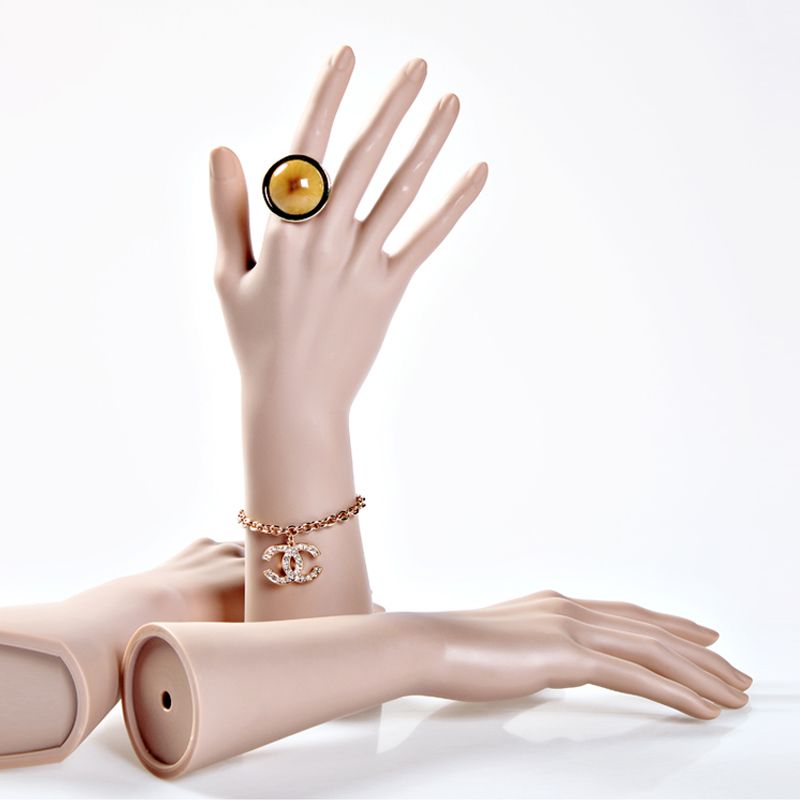 Body Jewelry Plus - 壊れない女性マネキン手、リアルなマネキン手、指輪やジュエリー展示用のハンドモデル