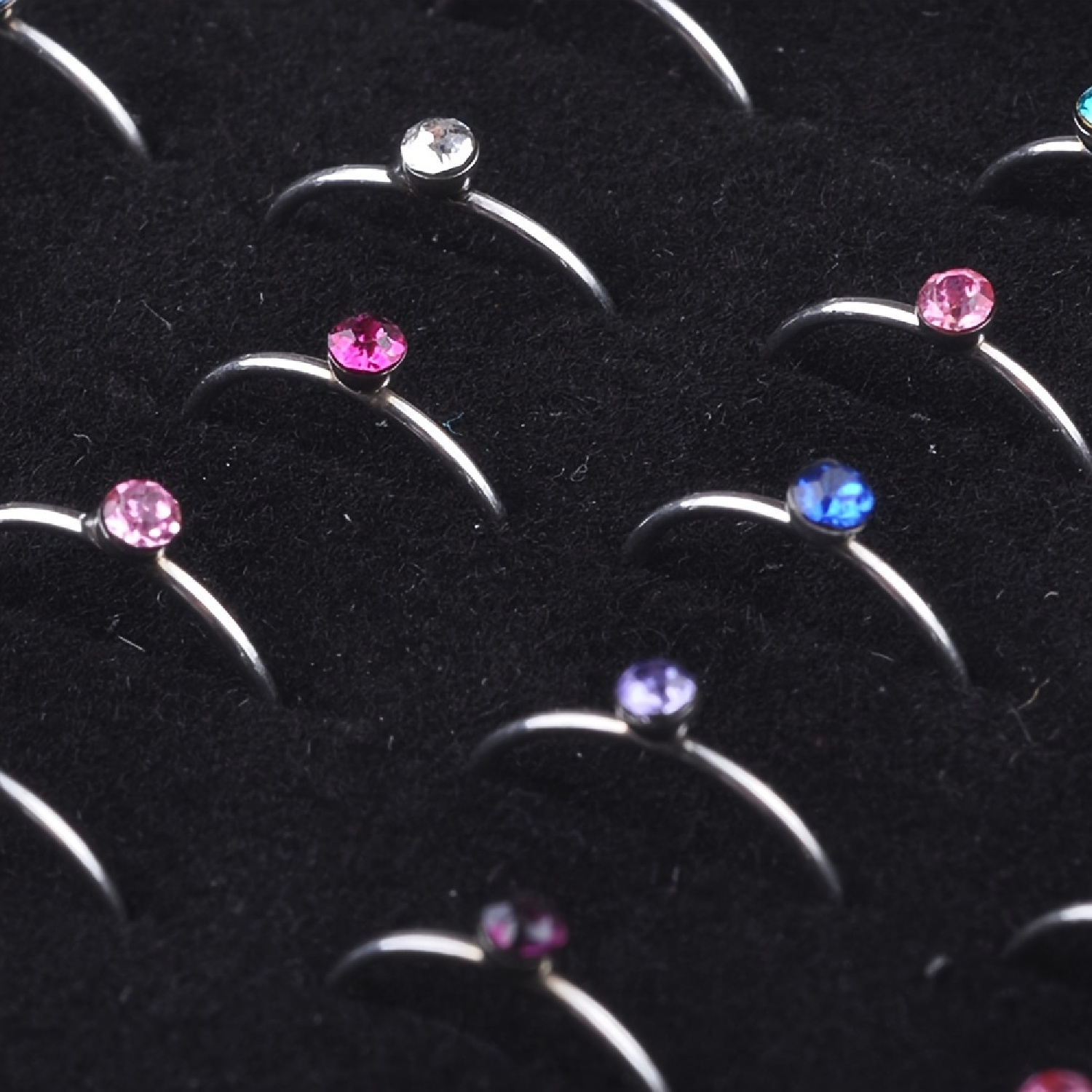 40個/箱 スパークリングラインストーンノーズリング 低アレ - Body Jewelry Jewelry Box のレビューと価格