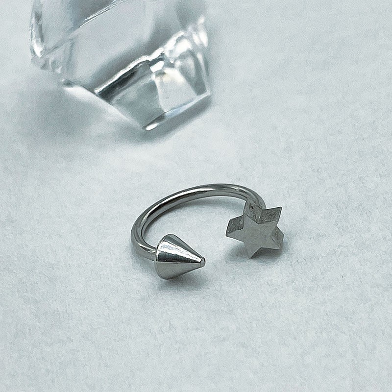 5点星の形をしたリップピアス,ステンレス鋼 - Body Jewelry Vertical Labret のレビューと価格